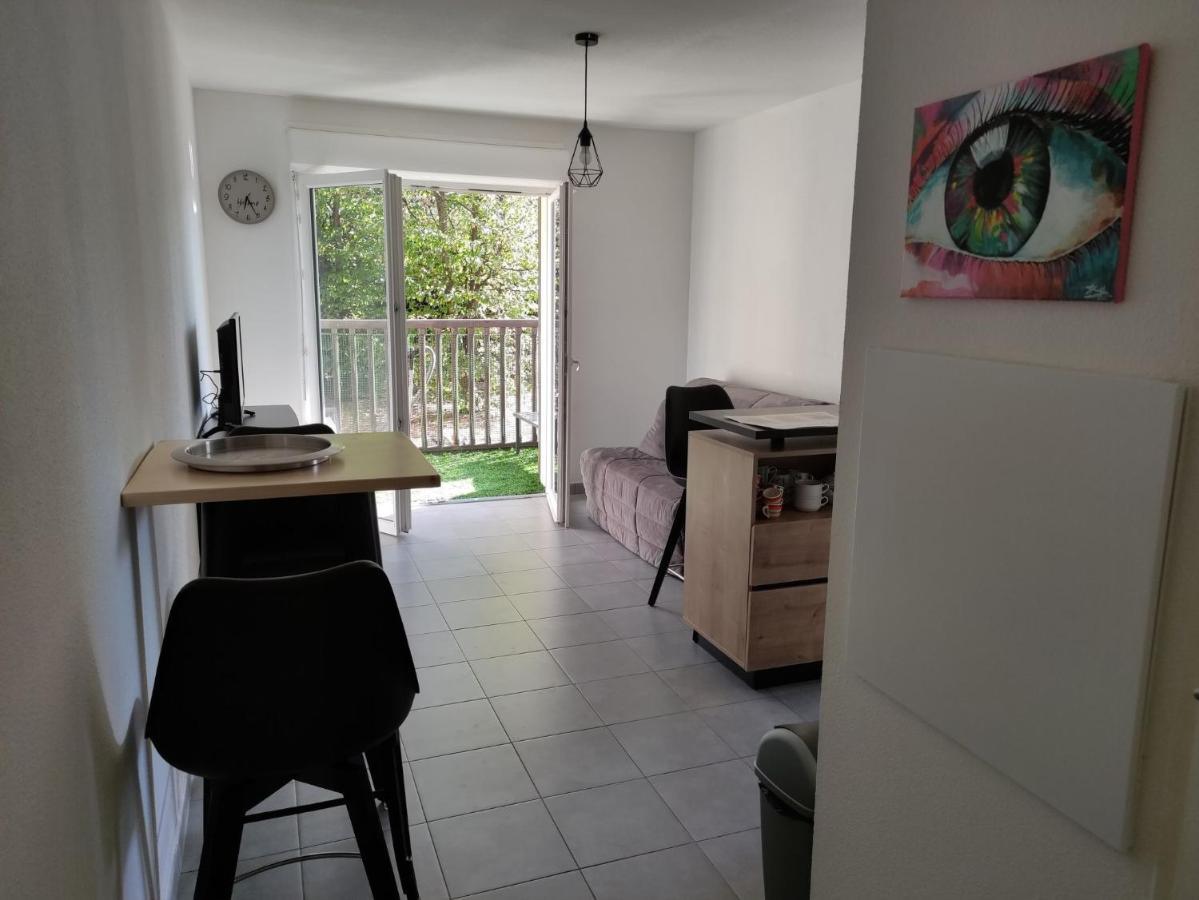 Superbe Appartement En Rez-De-Jardin A Лантон Екстериор снимка
